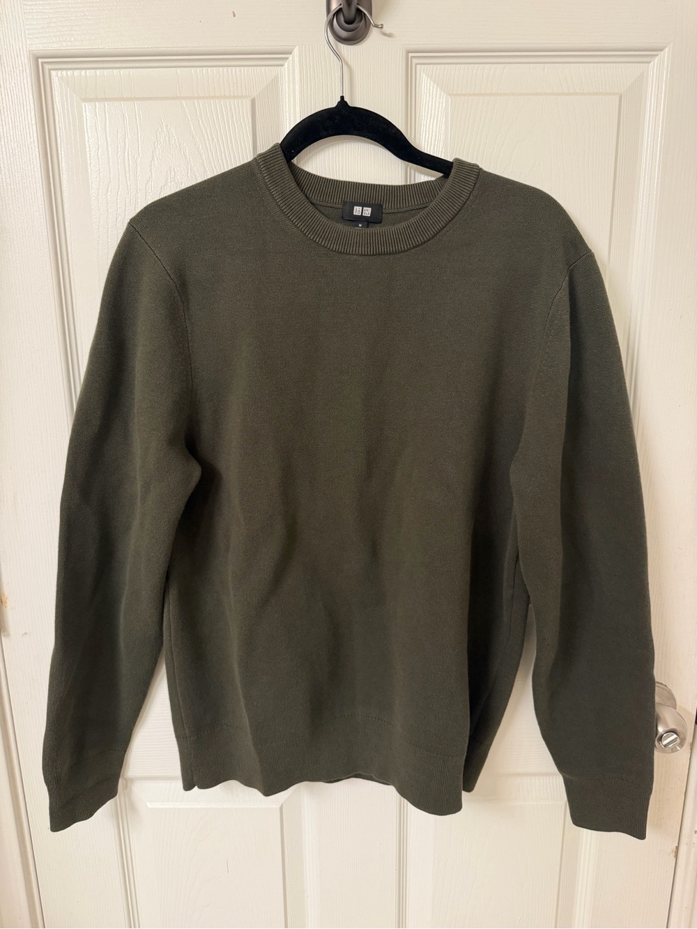 Uniqlo Men's Olive Green Crewneck Sweater